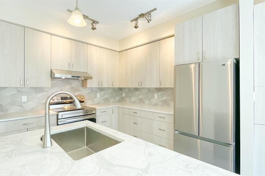 888 W 58th Avenue Vancouver, BC - 37