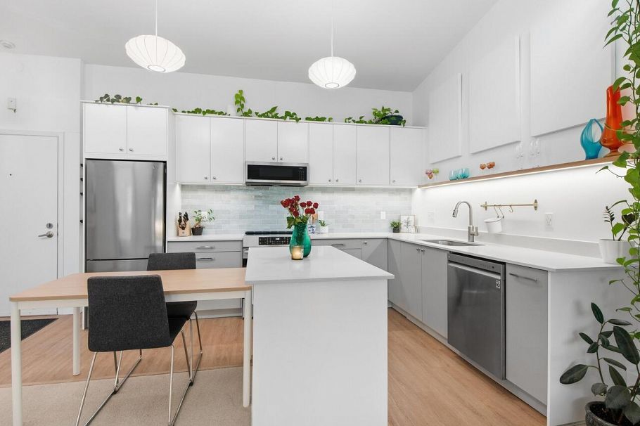 314 2416 W 3rd Avenue Vancouver, BC - 4