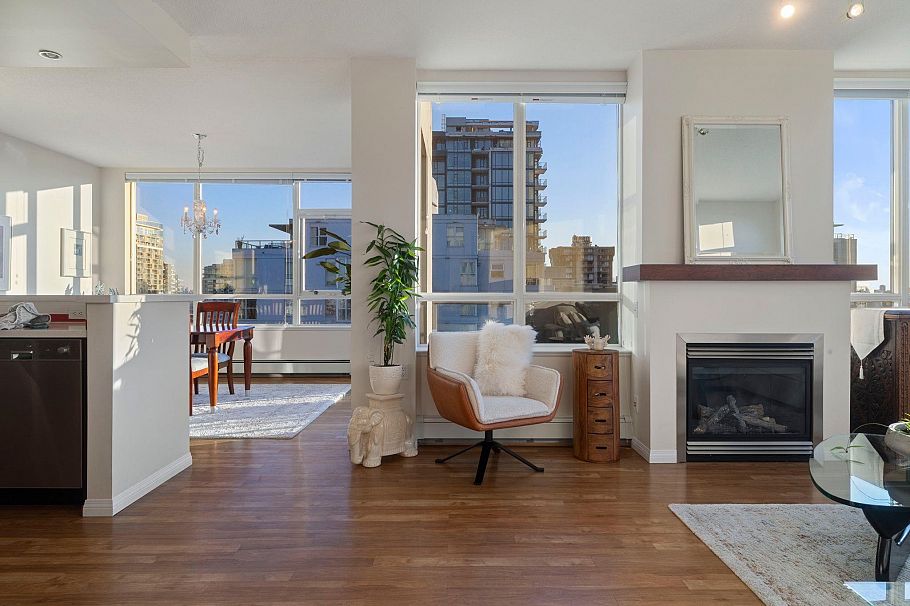 1401 120 W 16th Street North Vancouver, BC - 2