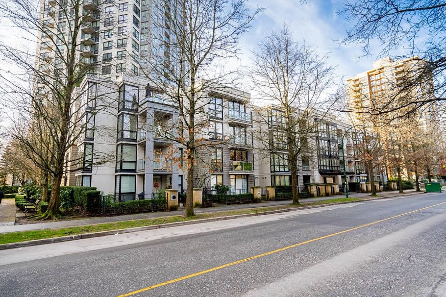 206 3638 Vanness Avenue Vancouver, BC - 26
