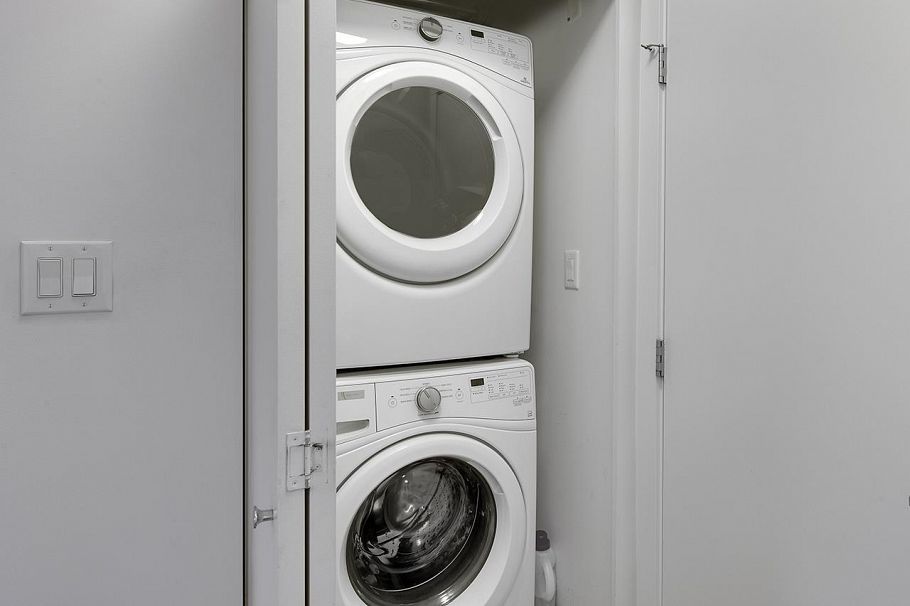 206 1061 Marine Drive North Vancouver, BC - 21