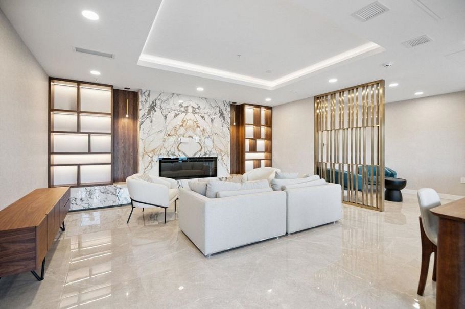 1004 135 E 13th Street North Vancouver, BC - 26