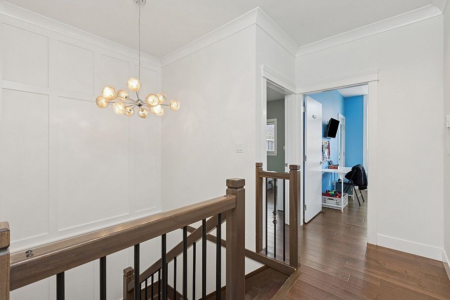 4 651 W 14th St North Vancouver, BC - 23