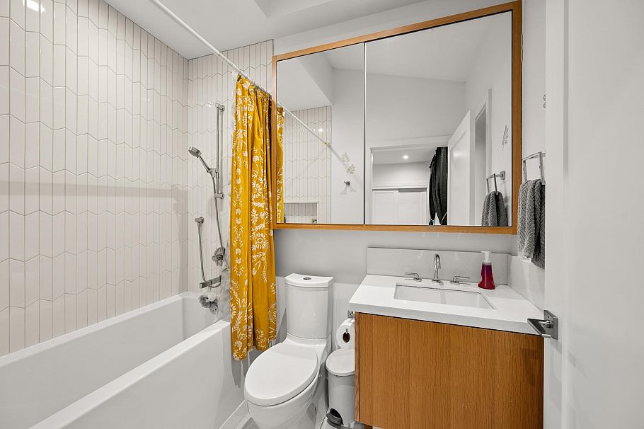 1452 E 20th Avenue Vancouver, BC - 18