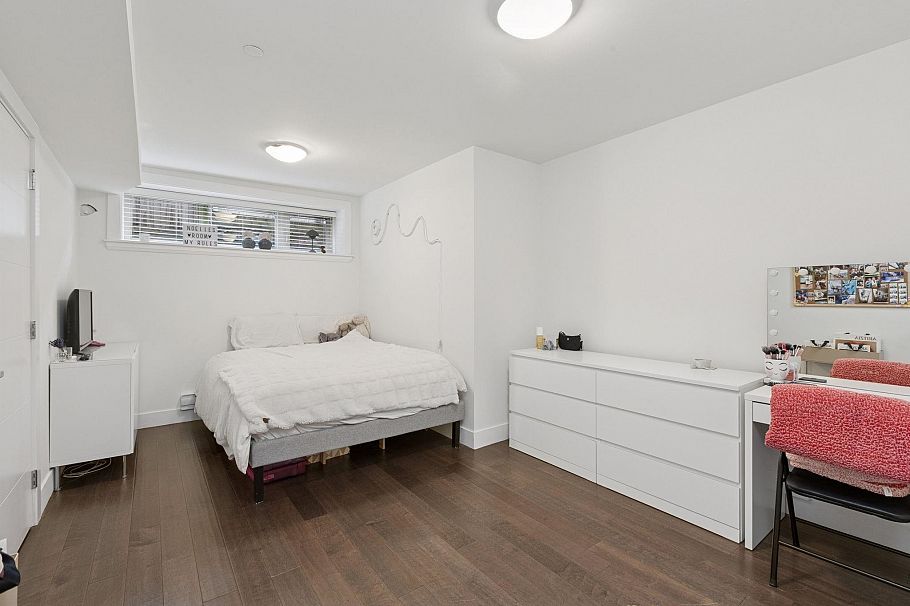 4 651 W 14th St North Vancouver, BC - 34