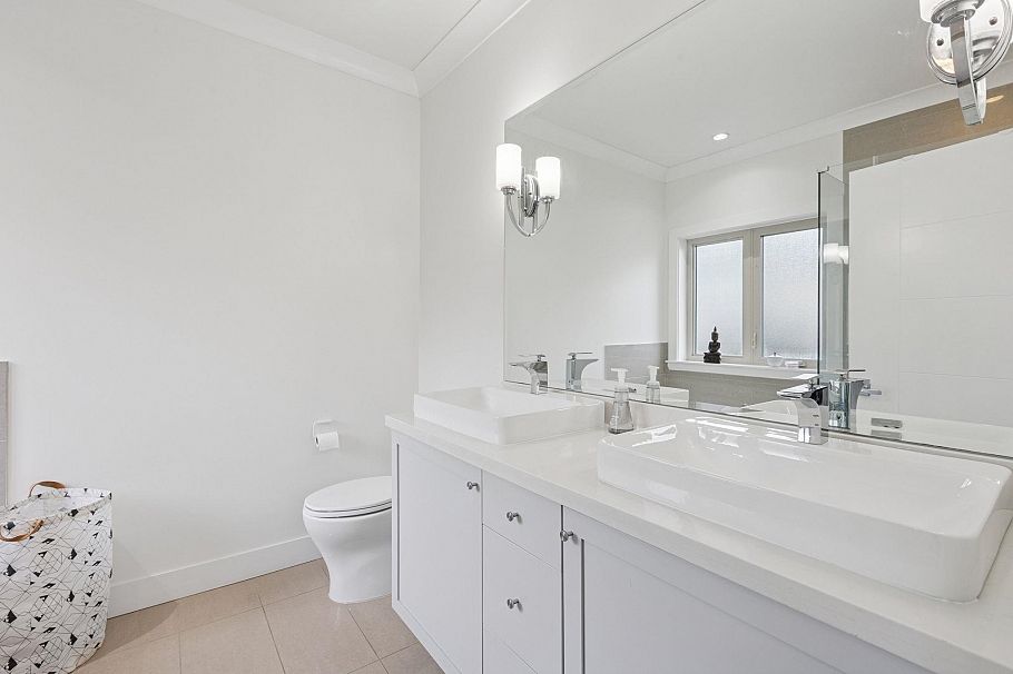 4 651 W 14th St North Vancouver, BC - 26