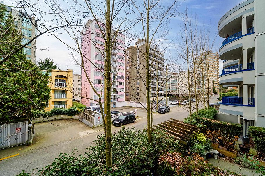 212 1924 Comox Street Vancouver, BC - 24