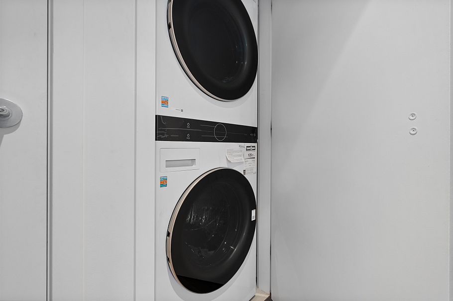 1608 150 W 15th Street North Vancouver, BC - 32