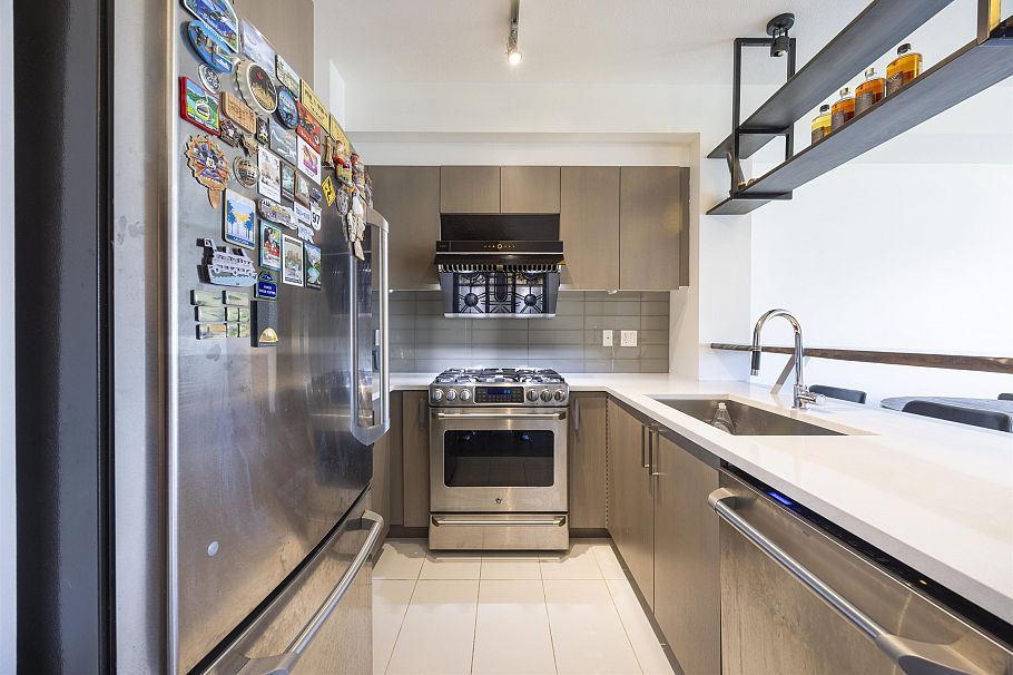 309 10033 River Drive Richmond, BC - 4