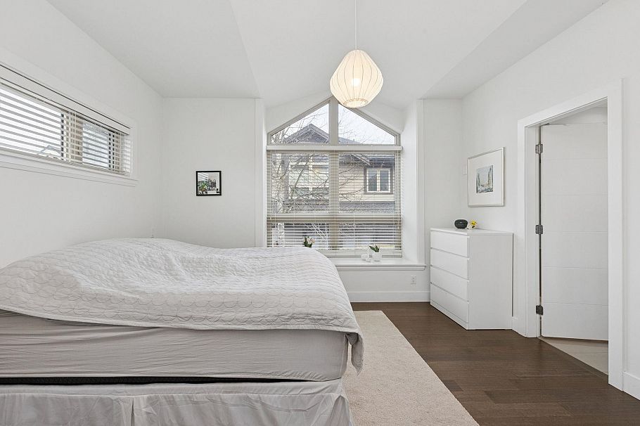 4 651 W 14th St North Vancouver, BC - 25