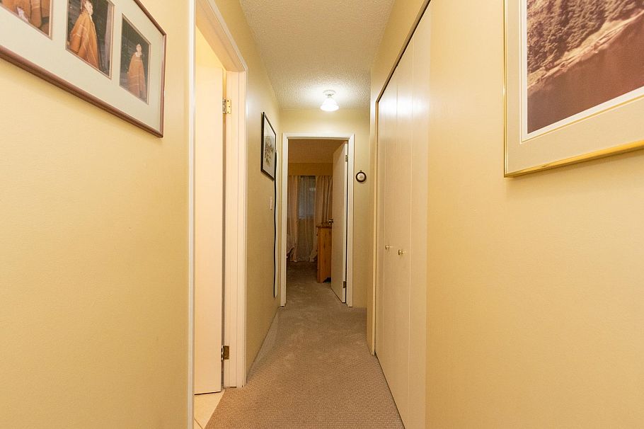 2050 Purcell Way North Vancouver, BC - 20