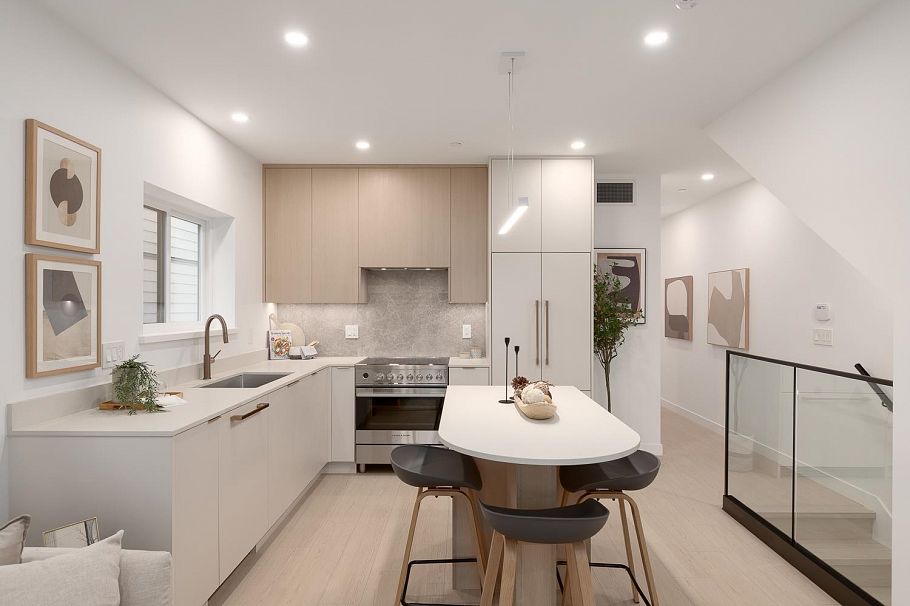 203 2329 E 34th Avenue Vancouver, BC - 4