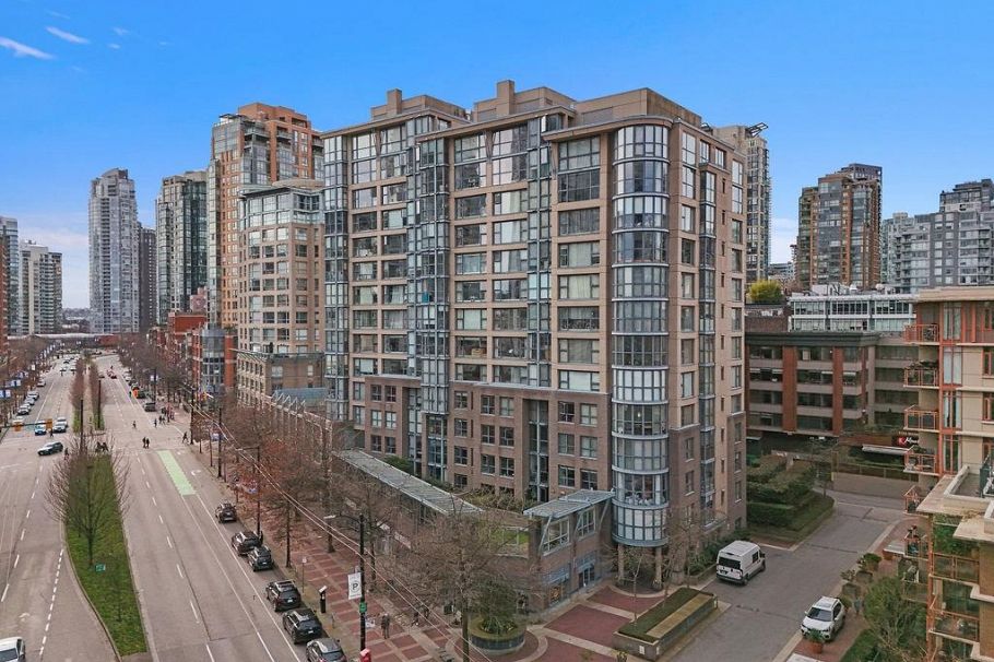 404 238 Alvin Narod Mews Vancouver, BC - 1