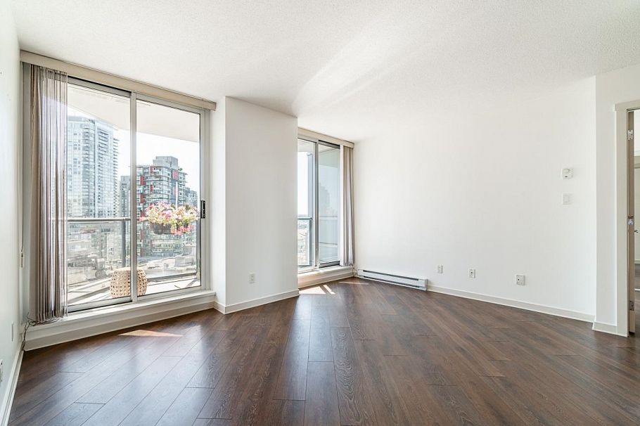 1208 1212 Howe Street Vancouver, BC - 12