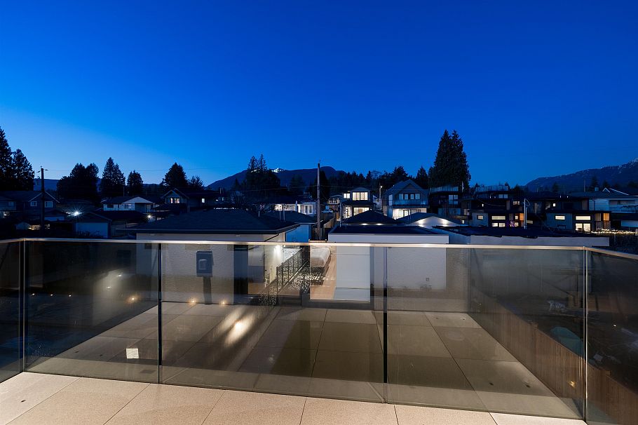 838 E 14th Street North Vancouver, BC - 37