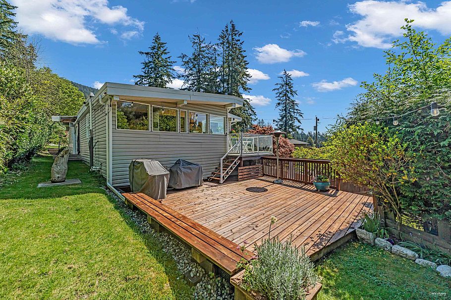 4323 Valencia Avenue North Vancouver, BC - 3