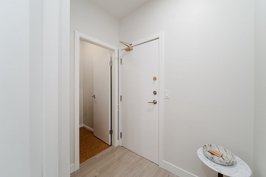 212 1924 Comox Street Vancouver, BC - 12