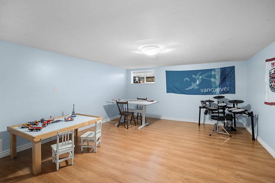 1140 W 20th Street North Vancouver, BC - 19