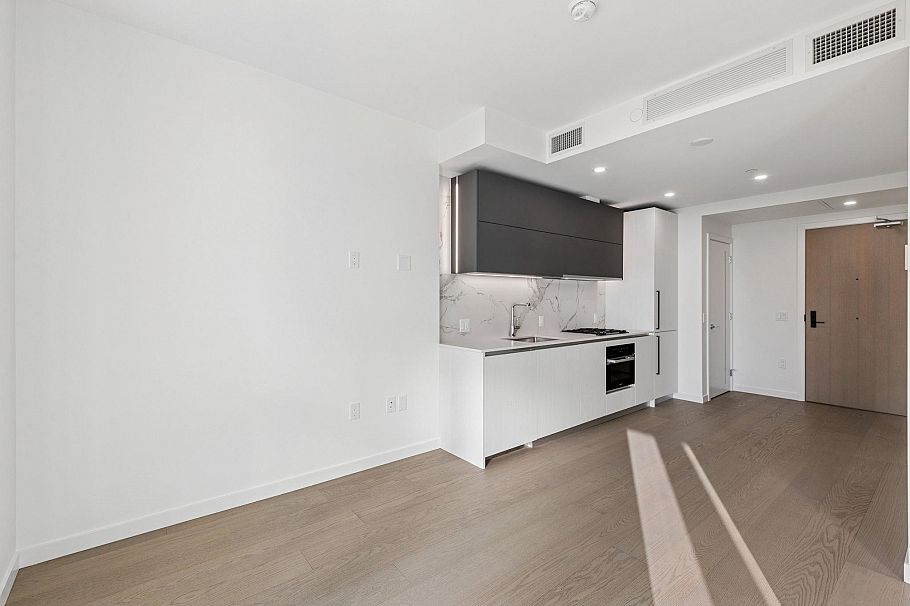 606 8415 Granville Street Vancouver, BC - 6