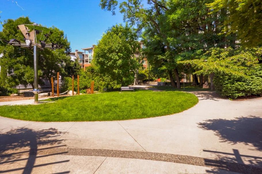 403 139 W 22nd Street North Vancouver, BC - 25