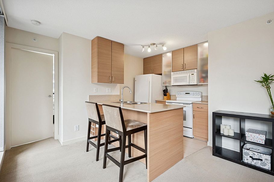 502 977 Mainland Street Vancouver, BC - 4