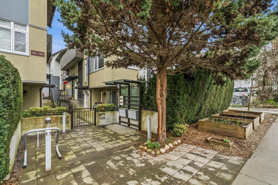 1681 Kitchener Street Vancouver, BC - 30