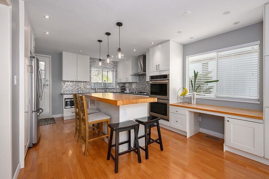 2735 Tempe Knoll Drive North Vancouver, BC - 6