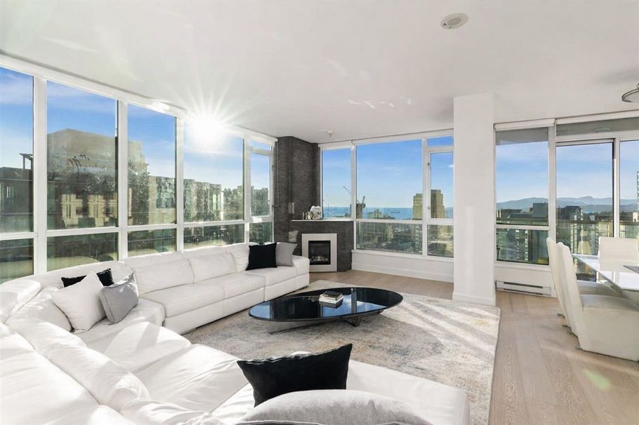 3501 1328 W Pender Street Vancouver, BC - 2