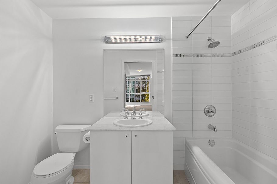 307 100 E Esplanade Avenue North Vancouver, BC - 14