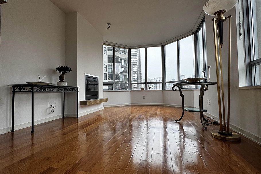 806 1005 Beach Avenue Vancouver, BC - 2