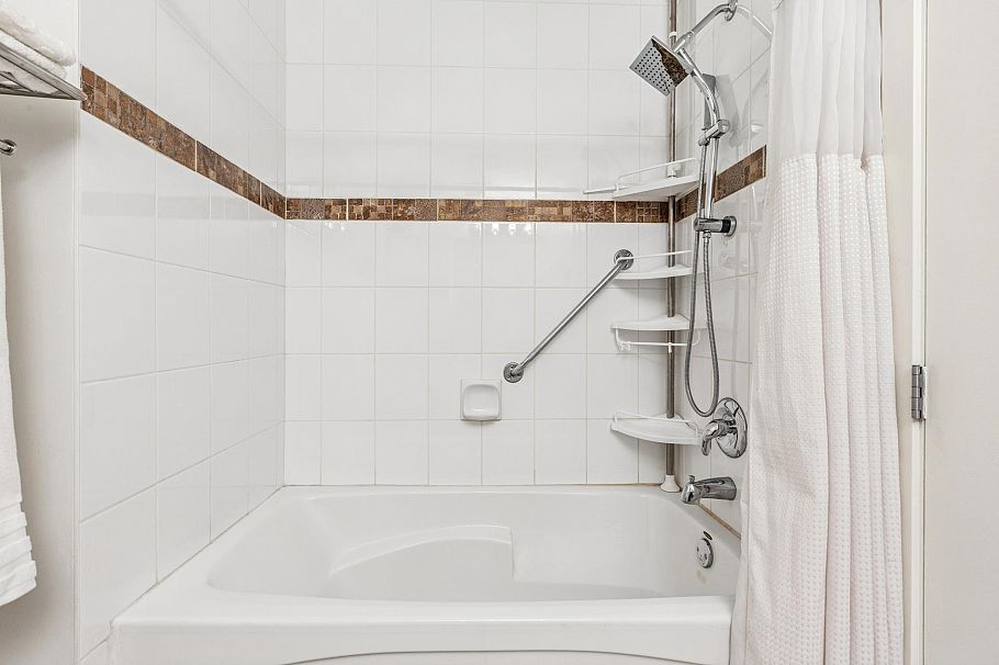 404 183 W 23rd Street North Vancouver, BC - 19