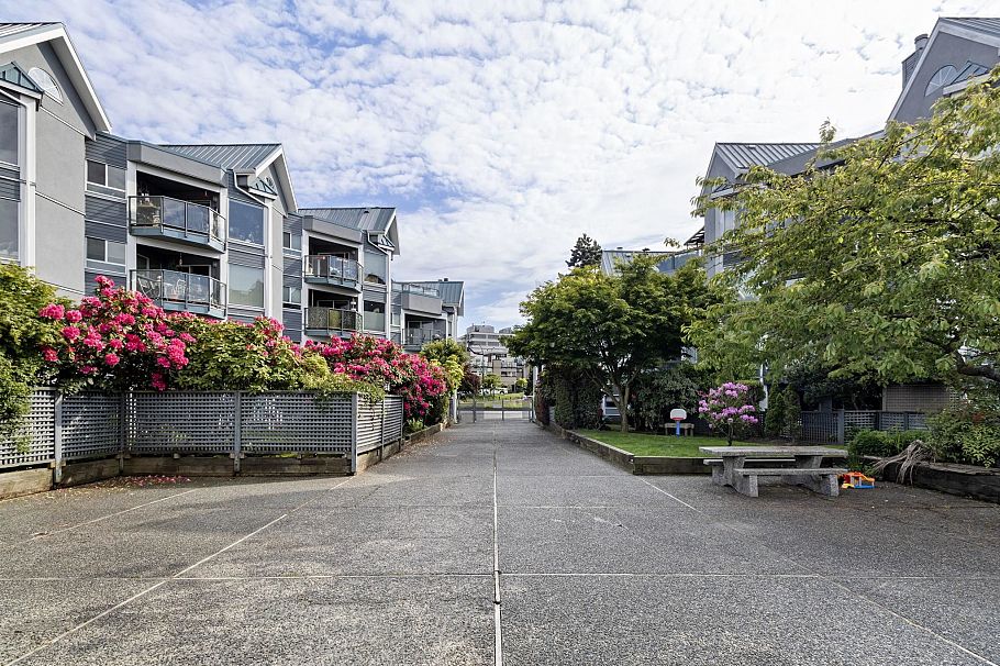 13 1355 W 4th Avenue Vancouver, BC - 23