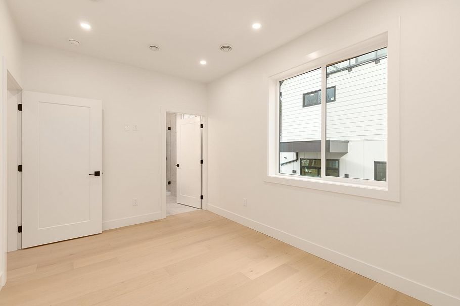 1 3506 E Pender Street Vancouver, BC - 20