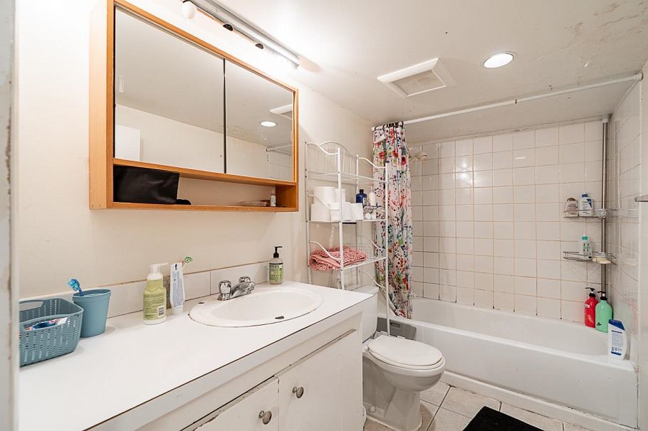 4534 W 5th Avenue Vancouver, BC - 24