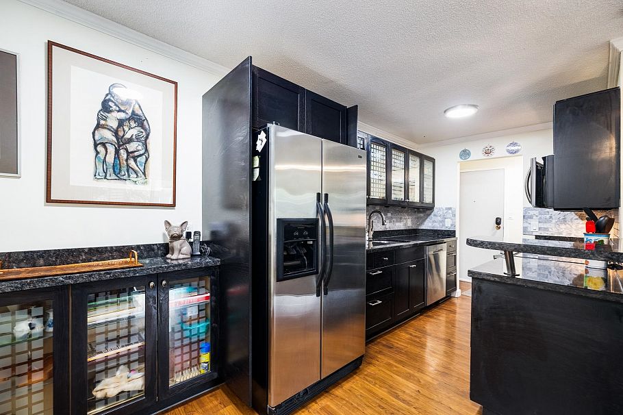 209 141 W 13th Street North Vancouver, BC - 11