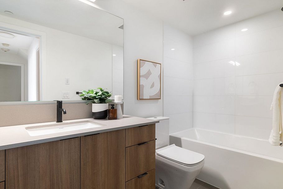 2 533 E 3rd Street North Vancouver, BC - 16