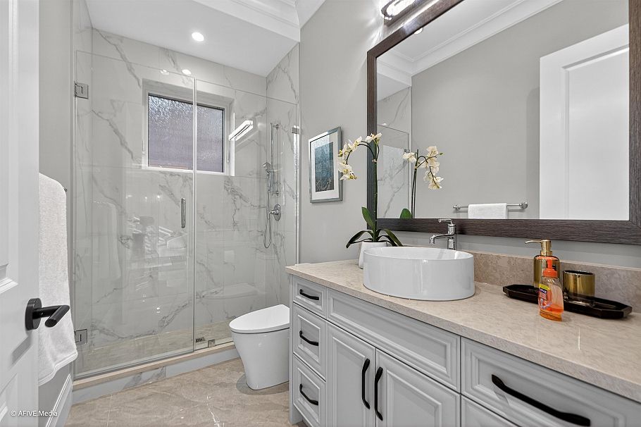 3349 W 37th Avenue Vancouver, BC - 10