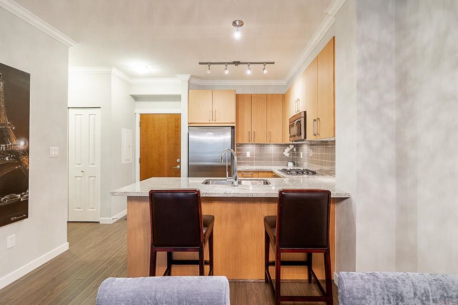 403 139 W 22nd Street North Vancouver, BC - 6