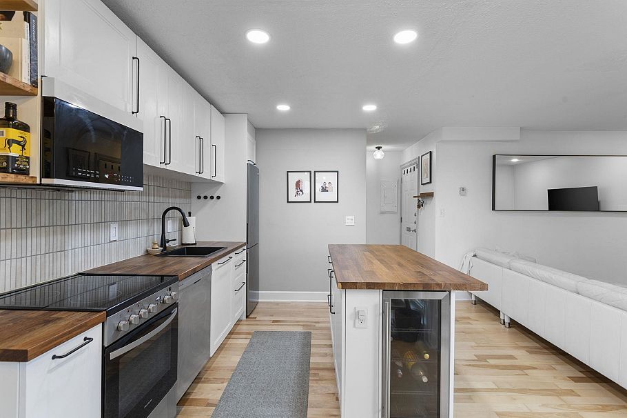 104 1045 W 8th Avenue Vancouver, BC - 9