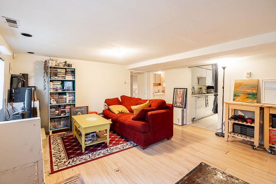 4534 W 5th Avenue Vancouver, BC - 18