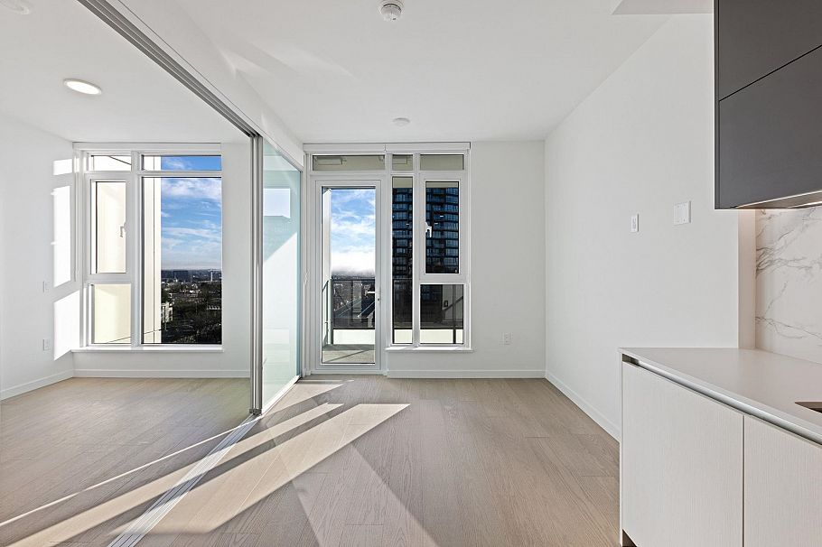 606 8415 Granville Street Vancouver, BC - 3