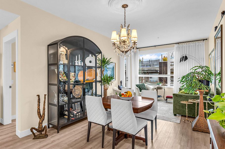 206 715 W 15th Street North Vancouver, BC - 24