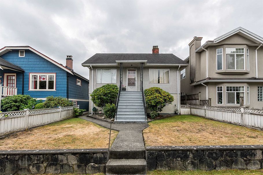 2236 Kitchener Street Vancouver, BC - 1