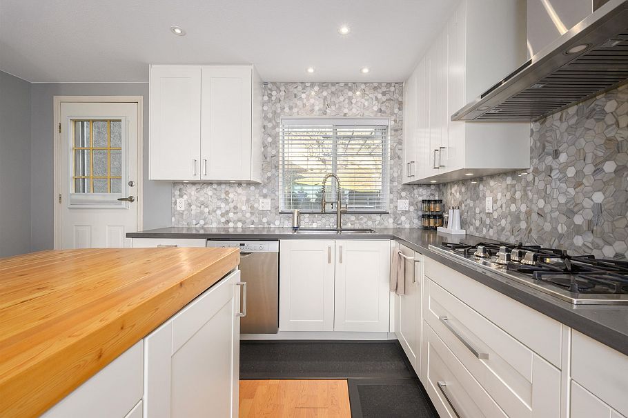 2735 Tempe Knoll Drive North Vancouver, BC - 8