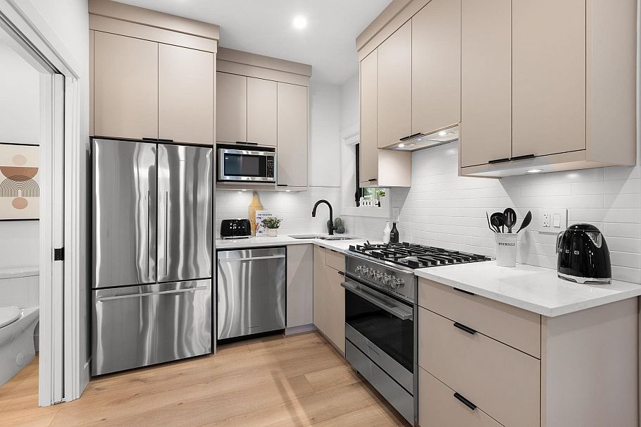 2632 Ward Street Vancouver, BC - 8