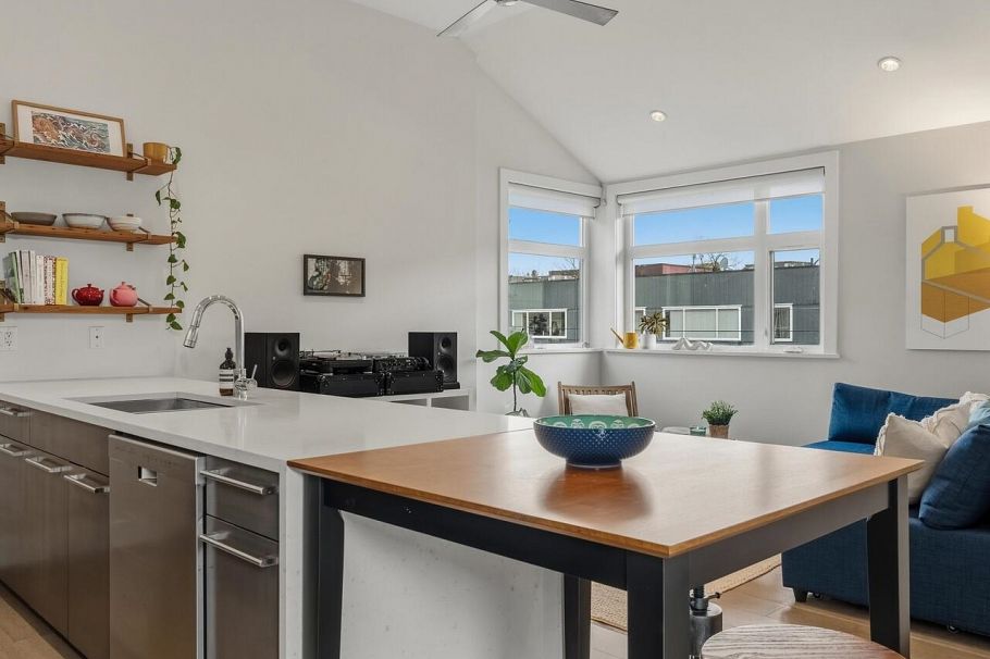 1681 Kitchener Street Vancouver, BC - 10