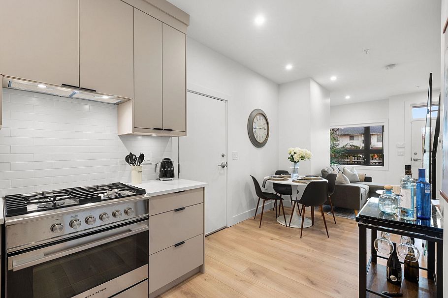 2632 Ward Street Vancouver, BC - 11