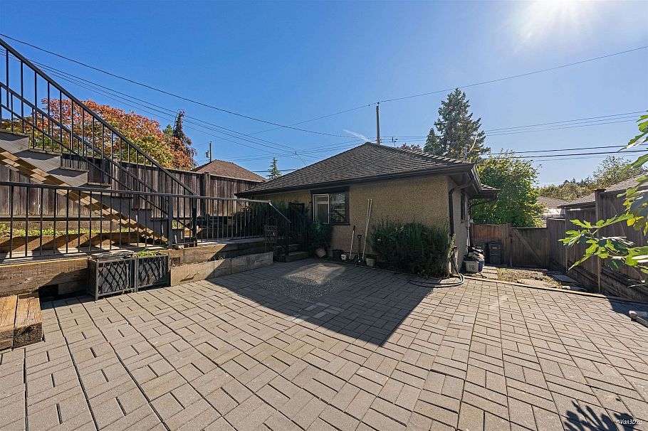 4042 W 20th Avenue Vancouver, BC - 36