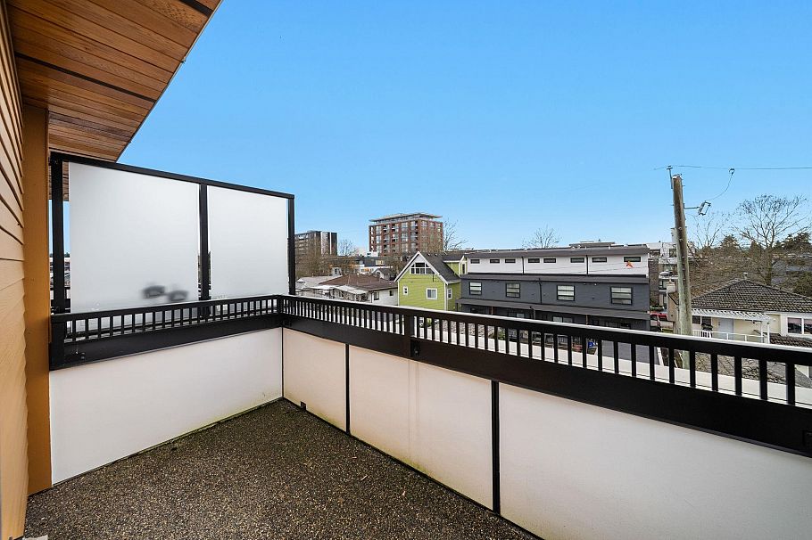 2632 Ward Street Vancouver, BC - 29