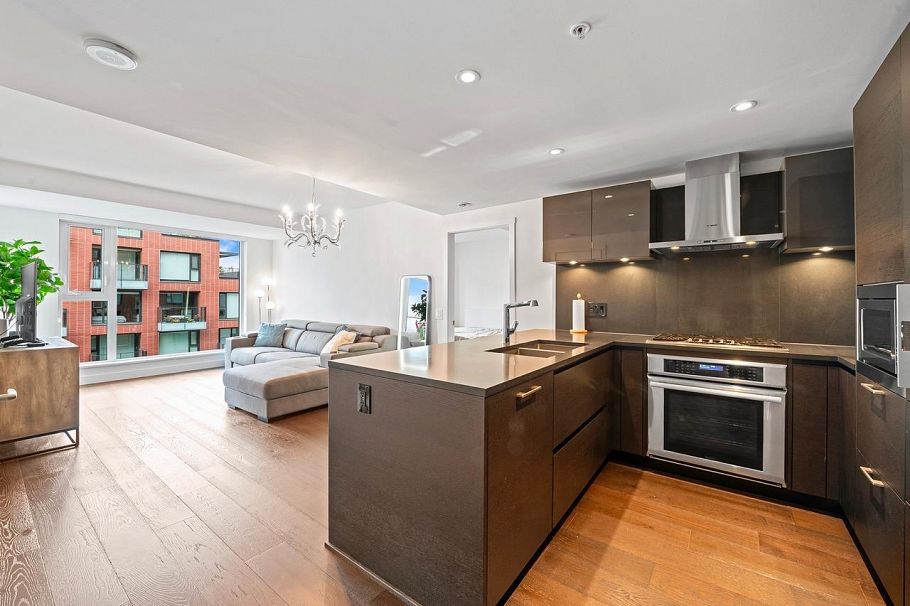 602 1561 W 57th Avenue Vancouver, BC - 11